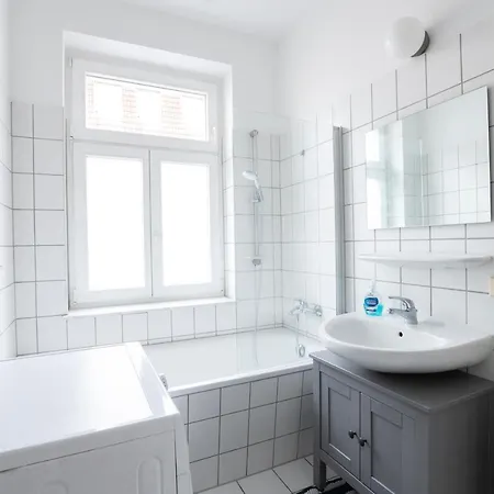 Gemuetlich Und Modern Mit Grossem Balkon
