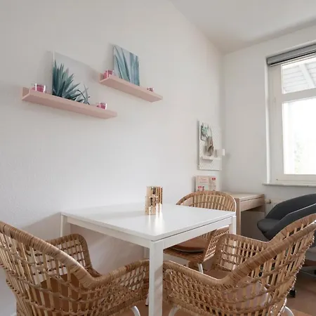 Gemuetlich Und Modern Mit Grossem Balkon