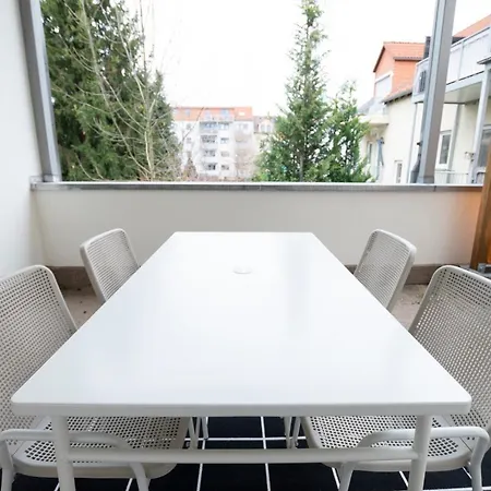 Gemuetlich Und Modern Mit Grossem Balkon 茨维考
